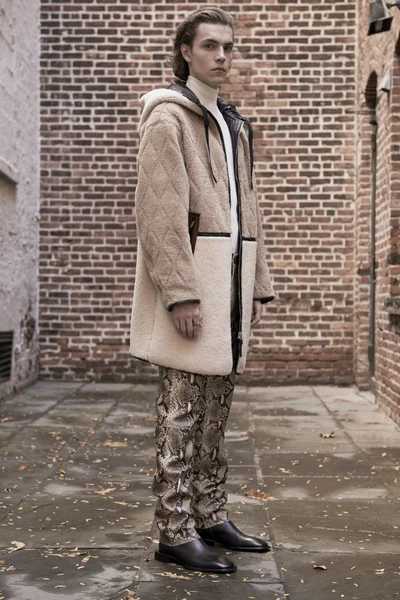 Look 30